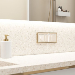 W1171243/ Розетка влагозащ. с зазем. с защит. крышкой и шторками (айвори акрил) W1171243