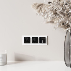 Розетка с заземлением, шторками и USB тип A+C (черный акрил) W1171748