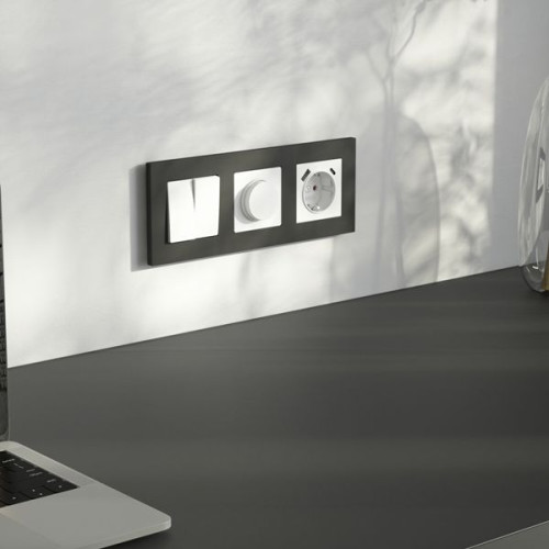 W1171761/ Розетка с заземлением, шторками и USB тип A+C (белый матовый) W1171761
